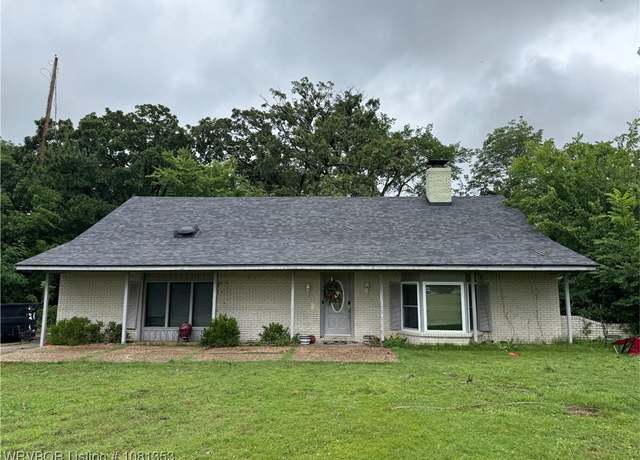 Property at 6116 Dakotah Dr, Fort Smith, AR 72916, 4 beds, 3 baths