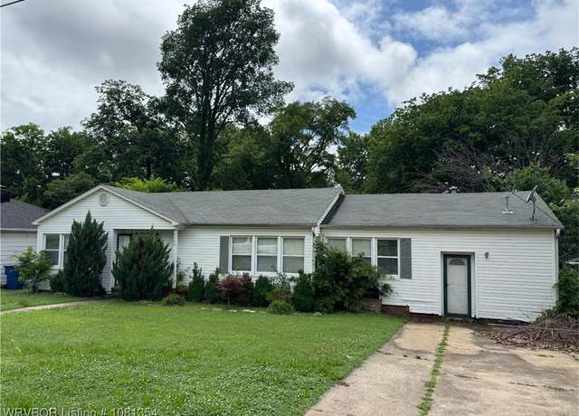 Property at 2006 Wolfe Ln, Fort Smith, AR 72901, 3 beds, 2 baths