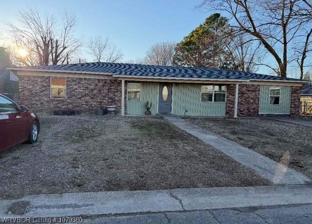 Property at 904 Short St, Muldrow, OK 74948, 4 beds, 2 baths
