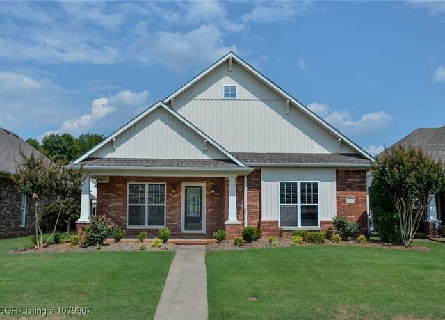 Property at 21 Stonegate Ct, Fort Smith, AR 72908, 3 beds, 2 baths