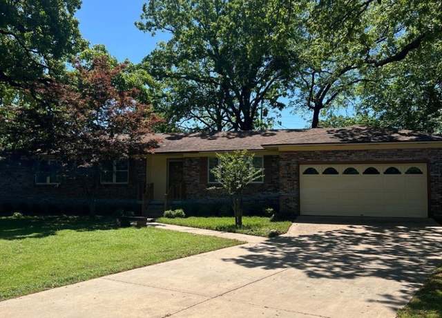 Property at 3900 S Fresno St, Fort Smith, AR 72903, 3 beds, 2 baths