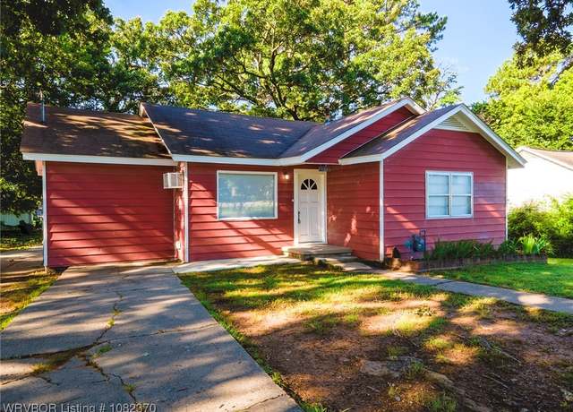 Property at 2316 S Louisville St, Fort Smith, AR 72901, 3 beds, 1 bath