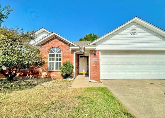 Property at 2719 Highland Cir, Van Buren, AR 72956, 3 beds, 2 baths
