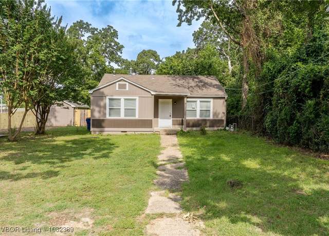 Property at 3928 Jenny Lind Rd, Fort Smith, AR 72901, 2 beds, 1 bath
