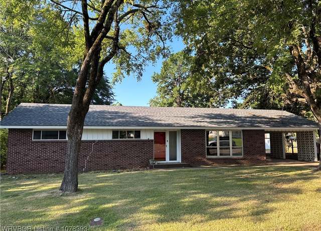 Property at 205 Avenue G, Heavener, OK 74937, 3 beds, 1.5 baths