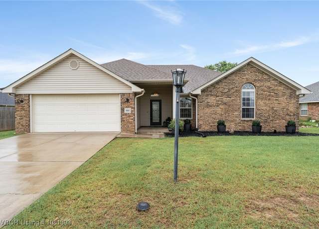 Property at 823 Live Oak Way, Alma, AR 72921, 3 beds, 2 baths