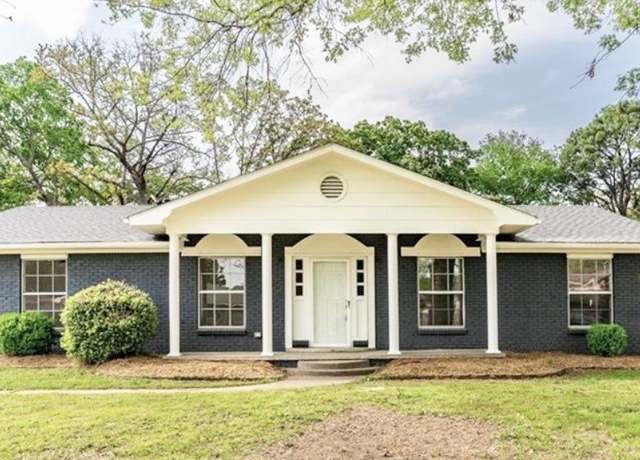 Property at 1703 E Edmondson Dr, Sallisaw, OK 74955, 4 beds, 2.5 baths