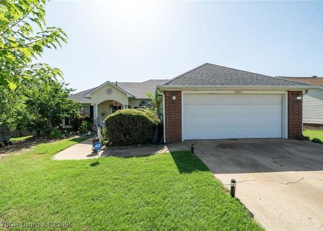 Property at 2205 Quartz Cir, Van Buren, AR 72956, 3 beds, 2 baths