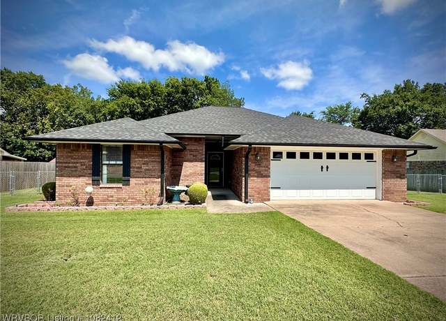 Property at 2900 Ash St, Poteau, OK 74953, 3 beds, 2 baths