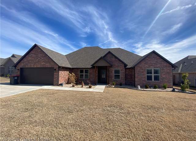 Property at 1020 Partridge Pl, Barling, AR 72923, 4 beds, 2 baths