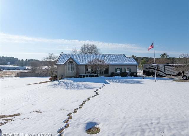 Property at 1747 Lacey Ln, Waldron, AR 72958, 5 beds, 3 baths