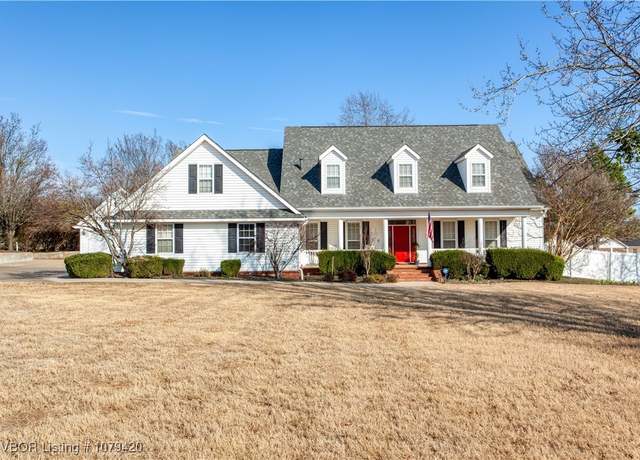 Property at 11607 Springridge Dr, Fort Smith, AR 72916, 4 beds, 3 baths