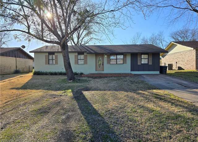 Property at 310 Grove Ave, Poteau, OK 74953, 4 beds, 2.5 baths