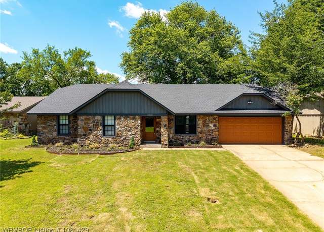 Property at 2800 97th Cir, Fort Smith, AR 72903, 3 beds, 2 baths