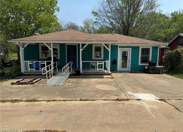 Property at 739 Pine St, Waldron, AR 72958, 2 beds, 1 bath
