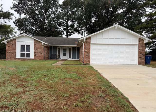Property at 3316 Fresno Ct, Fort Smith, AR 72903, 3 beds, 2 baths