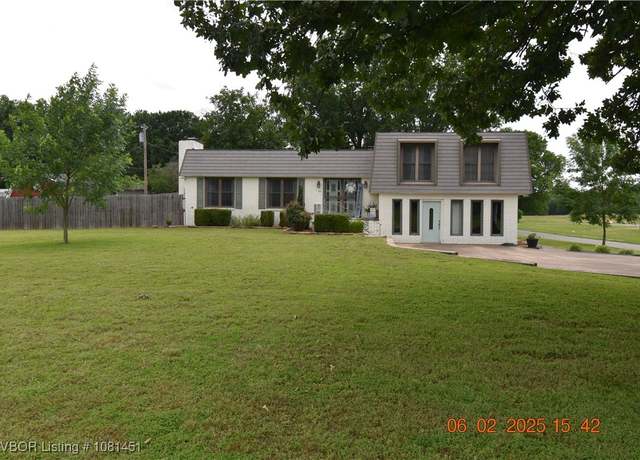 Property at 412 Ridge Dr, Sallisaw, OK 74955, 5 beds, 3.5 baths