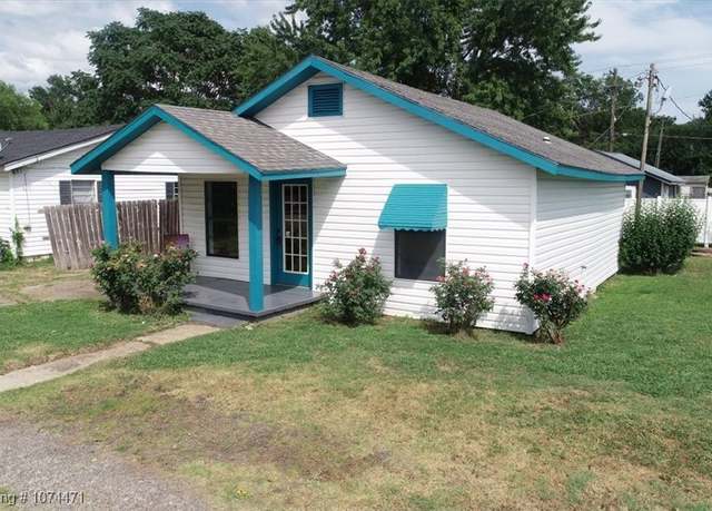 Property at 308 Peters St, Poteau, OK 74953, 1 bed, 0.5 baths
