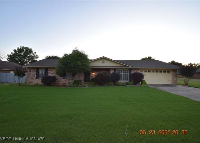 Property at 503 Fryar Dr, Sallisaw, OK 74955, 4 beds, 2 baths