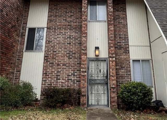 Property at 1500 S Albert Pike Ave #4, Fort Smith, AR 72903, 2 beds, 1.5 baths