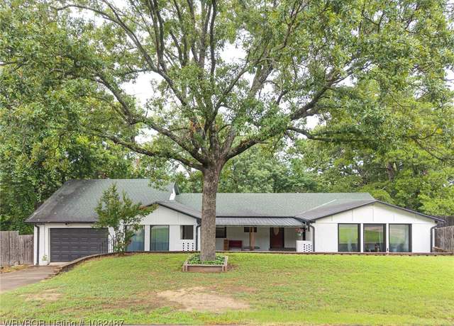 Property at 2523 Independence St, Fort Smith, AR 72901, 3 beds, 2.5 baths