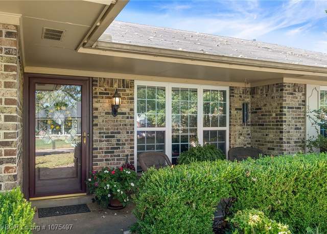 Property at 4618 S T Cir, Fort Smith, AR 72903, 4 beds, 2.5 baths