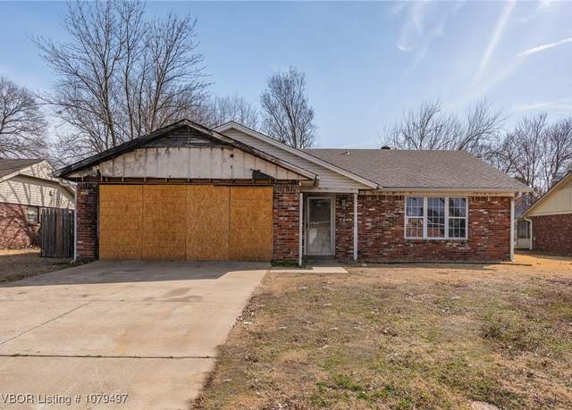 Property at 3219 95th St, Fort Smith, AR 72903, 3 beds, 2 baths