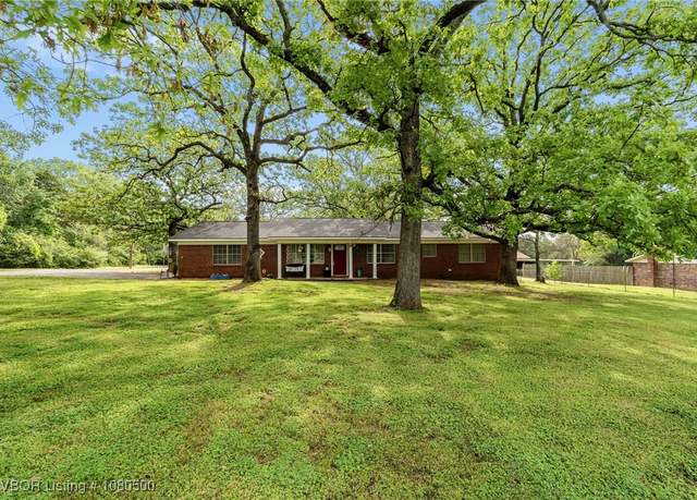 Property at 818 Cedar Ave, Alma, AR 72921, 3 beds, 2 baths