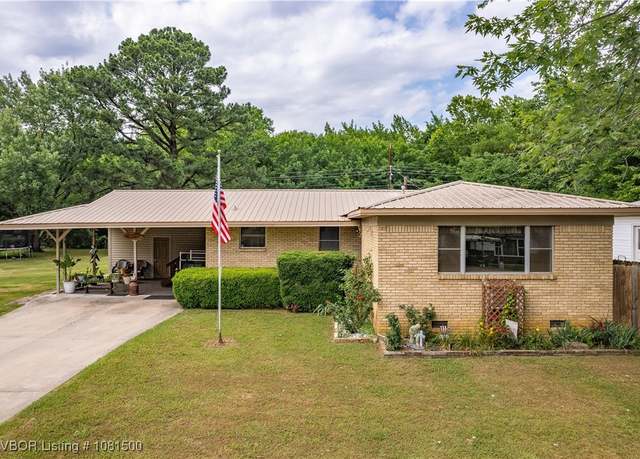 Property at 2901 Memphis St, Fort Smith, AR 72901, 3 beds, 1.5 baths