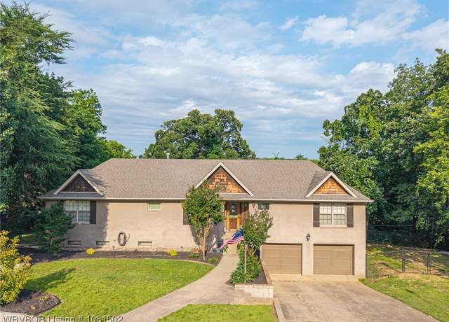 Property at 2121 Garner Ln, Fort Smith, AR 72901, 5 beds, 3 baths