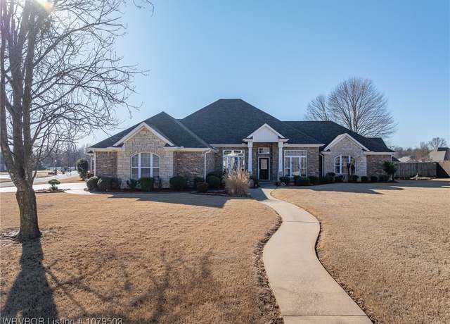 Property at 6812 Deerfield Dr, Fort Smith, AR 72916, 4 beds, 3.5 baths