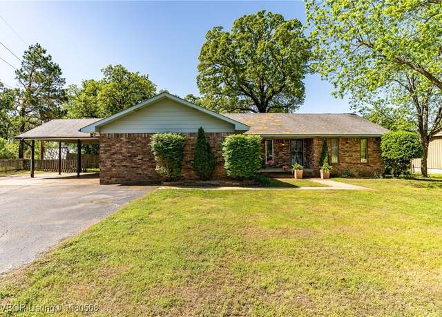 Property at 8622 Royal Ridge Dr, Fort Smith, AR 72903, 3 beds, 2 baths