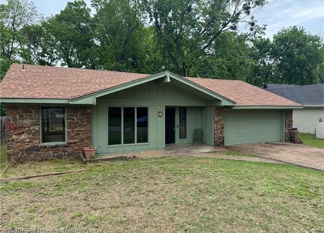 Property at 3301 Londonderry Rd, Fort Smith, AR 72908, 3 beds, 2 baths