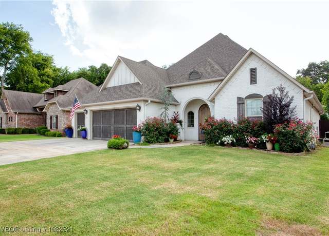 Property at 5204 Free Ferry Rd, Fort Smith, AR 72903, 4 beds, 3 baths