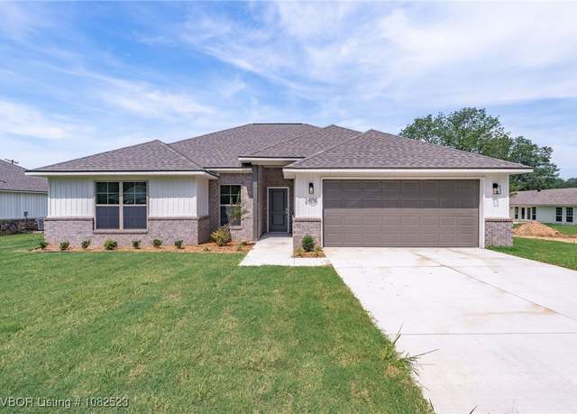 Property at 2808 S 21st St, Fort Smith, AR 72905, 3 beds, 2 baths