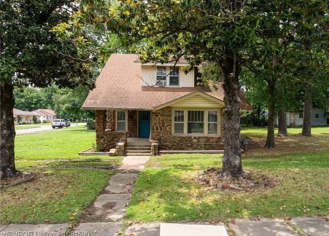 Property at 701 Witte St, Poteau, OK 74953, 4 beds, 2.5 baths