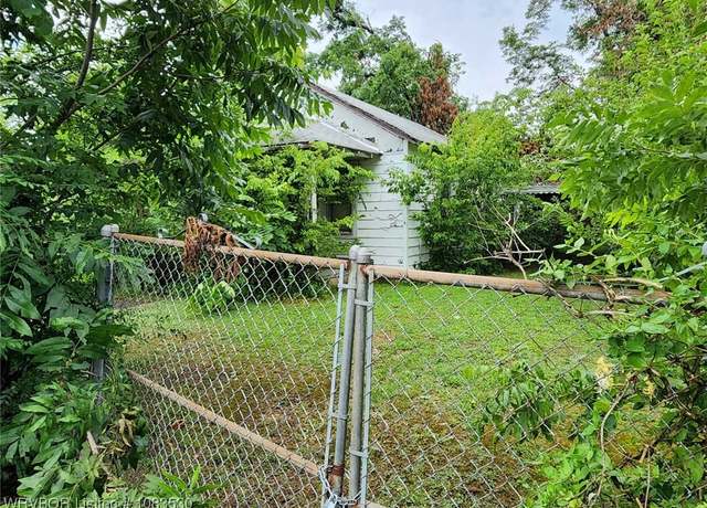 Property at 2304 N 33rd St, Fort Smith, AR 72904, 2 beds, 1 bath