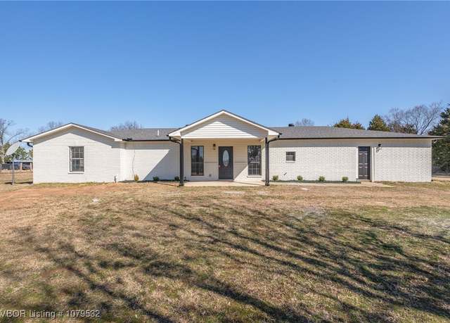 Property at 474139 E 1050 Rd, Muldrow, OK 74948, 4 beds, 2 baths