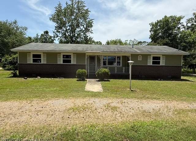 Property at 207 W 10th St, Mulberry, AR 72947, 4 beds, 1 bath