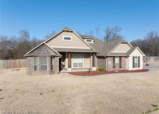 Property at 637 Creekside Dr, Greenwood, AR 72936, 4 beds, 2 baths