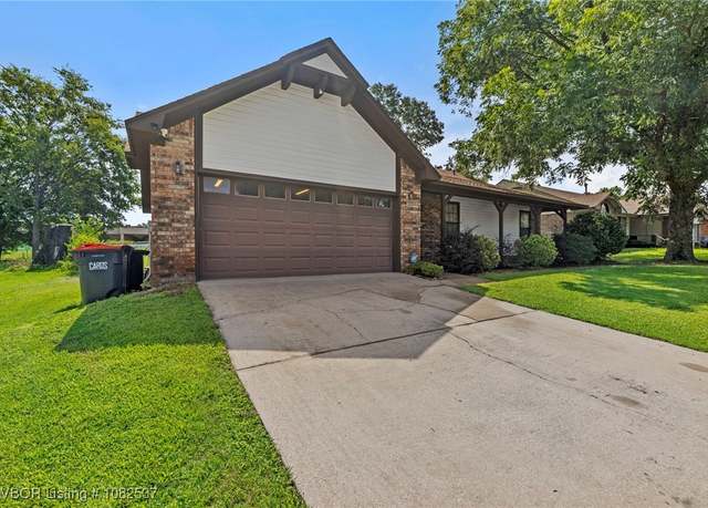 Property at 2010 Broken Hill St, Van Buren, AR 72956, 3 beds, 2 baths