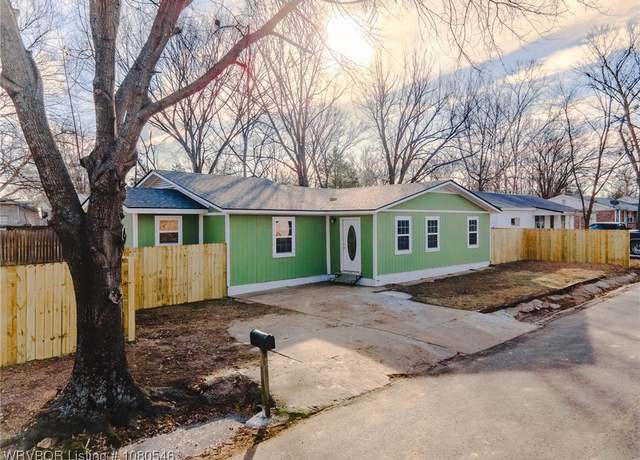 Property at 112 N Kiowa St, Sallisaw, OK 74955, 4 beds, 2 baths