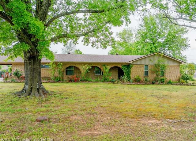 Property at 8611 Royal Ridge Dr, Fort Smith, AR 72903, 3 beds, 2 baths