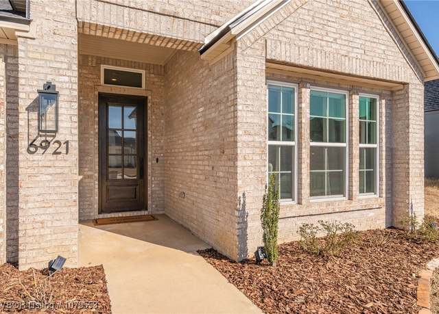 Property at 6921 Forest Canyon Dr, Fort Smith, AR 72916, 3 beds, 2.5 baths