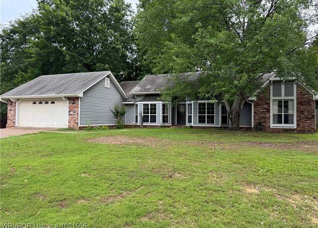 Property at 911 Fairview Ln, Greenwood, AR 72936, 3 beds, 2 baths