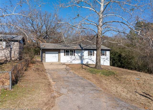 Property at 2002 Gordon Dr, Ozark, AR 72949, 3 beds, 1 bath