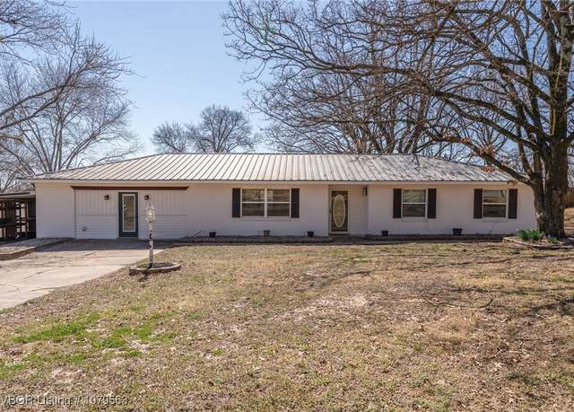 Property at 206 Pendergrass St, Muldrow, OK 74948, 4 beds, 2 baths