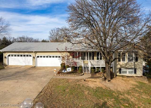 Property at 506 E Pasadena St, Greenwood, AR 72936, 5 beds, 3 baths