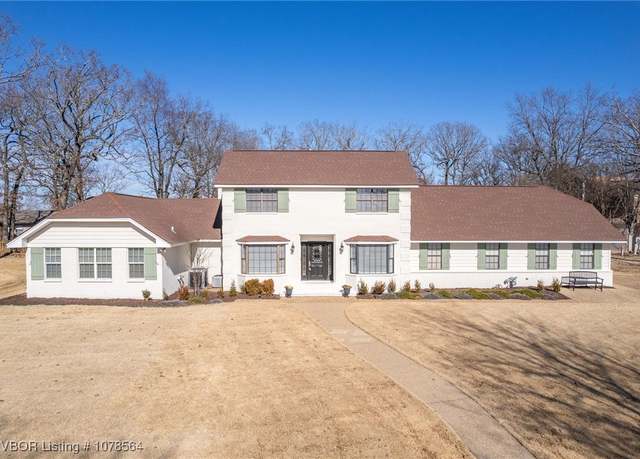 Property at 10308 Stoneleige St, Fort Smith, AR 72908, 4 beds, 2.5 baths