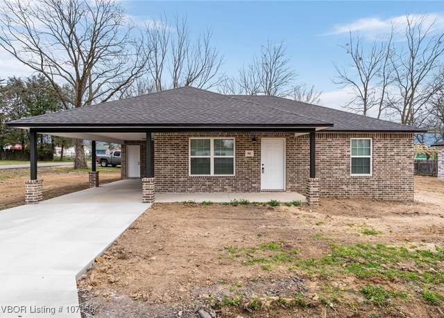 Property at 801 S Ada St, Muldrow, OK 74948, 2 beds, 2 baths